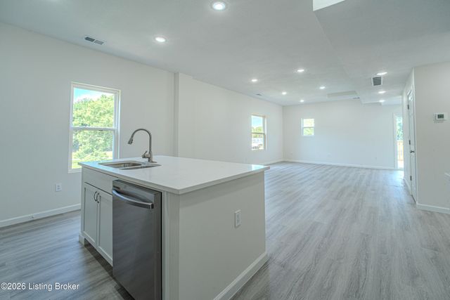 7200 Oakburn Dr, Louisville, KY 40258