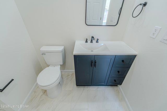 7200 Oakburn Dr, Louisville, KY 40258