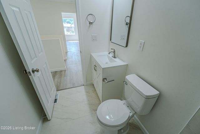 7200 Oakburn Dr, Louisville, KY 40258