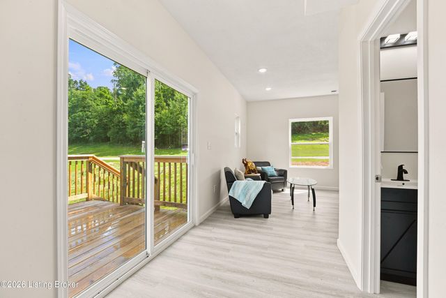 7200 Oakburn Dr, Louisville, KY 40258