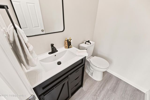 7200 Oakburn Dr, Louisville, KY 40258