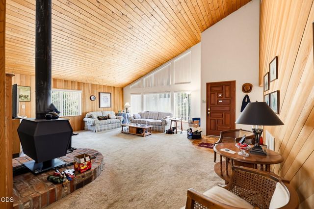 690 Thornbrook Drive, Merlin, OR 97532
