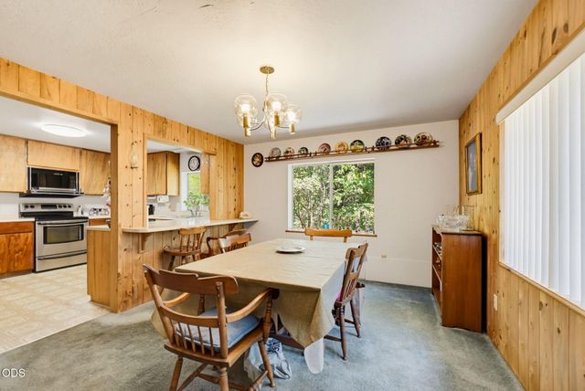 690 Thornbrook Drive, Merlin, OR 97532