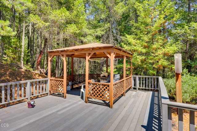 690 Thornbrook Drive, Merlin, OR 97532