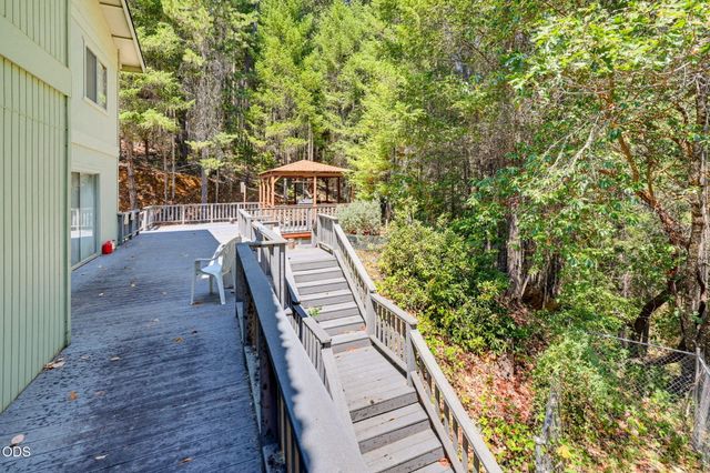 690 Thornbrook Drive, Merlin, OR 97532