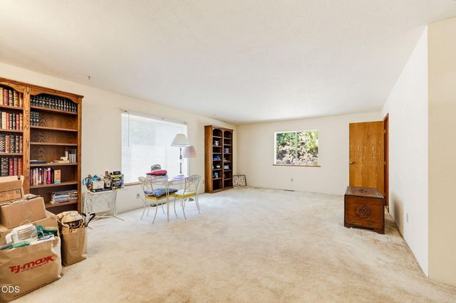 690 Thornbrook Drive, Merlin, OR 97532