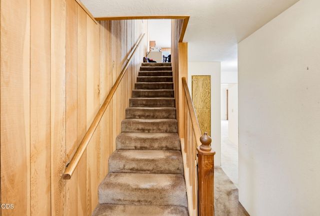 690 Thornbrook Drive, Merlin, OR 97532