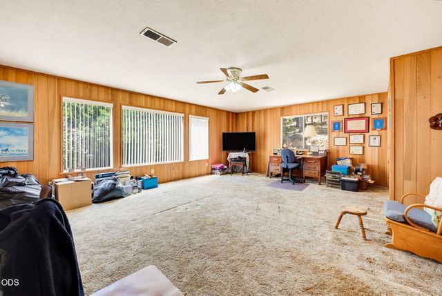 690 Thornbrook Drive, Merlin, OR 97532