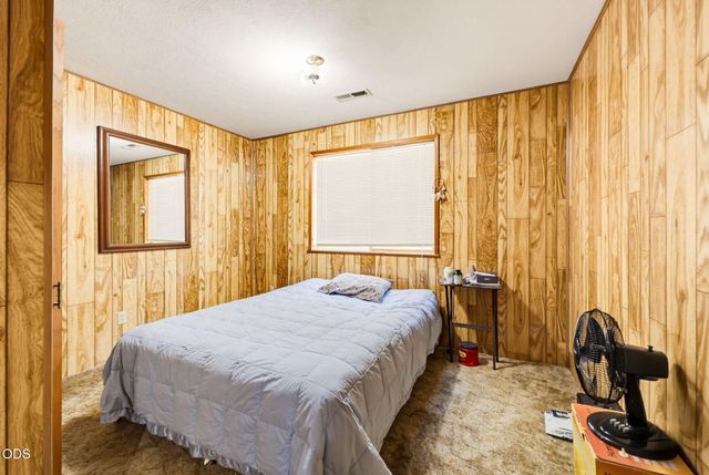 690 Thornbrook Drive, Merlin, OR 97532