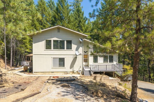 690 Thornbrook Drive, Merlin, OR 97532