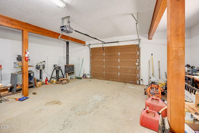 690 Thornbrook Drive, Merlin, OR 97532