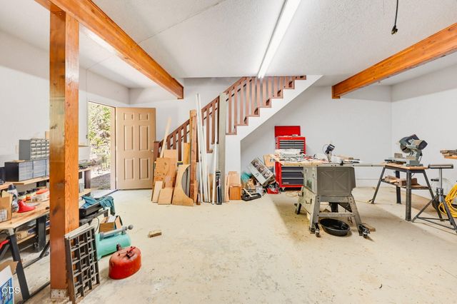 690 Thornbrook Drive, Merlin, OR 97532