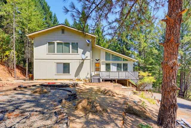690 Thornbrook Drive, Merlin, OR 97532