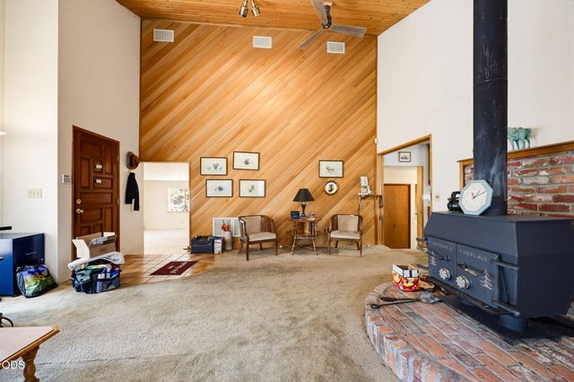 690 Thornbrook Drive, Merlin, OR 97532