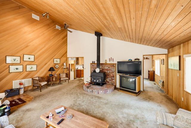 690 Thornbrook Drive, Merlin, OR 97532