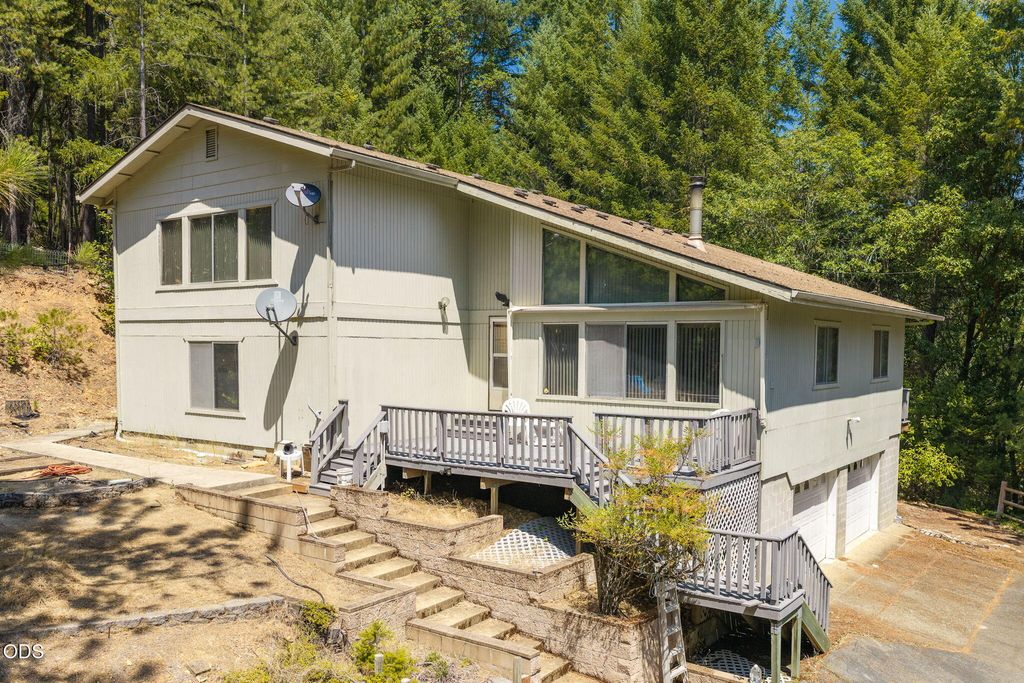 690 Thornbrook Drive, Merlin, OR 97532
