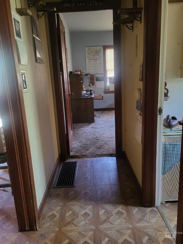 607 Michigan Avenue, Orofino, ID 83544