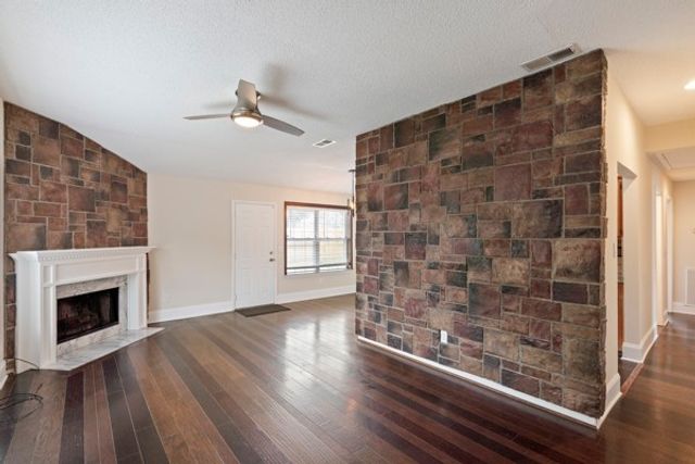 421 Cedar Park Cir, La Vergne, TN 37086