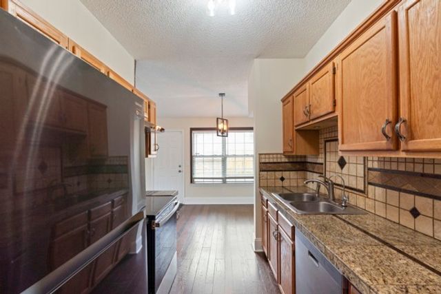 421 Cedar Park Cir, La Vergne, TN 37086