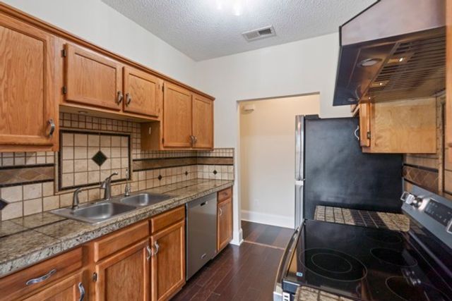 421 Cedar Park Cir, La Vergne, TN 37086