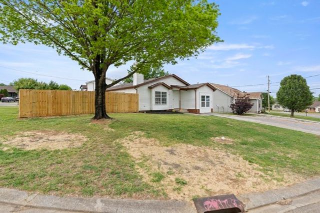 421 Cedar Park Cir, La Vergne, TN 37086