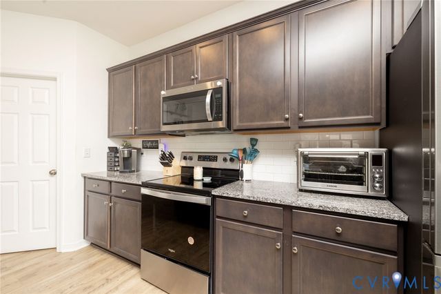 6524 Bolles Landing Ct, Chester, VA 23831