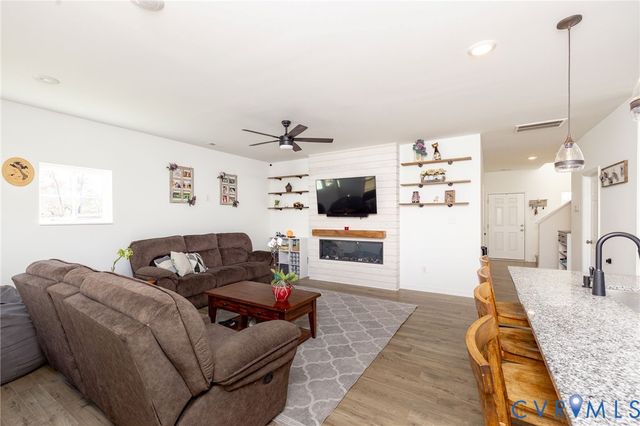 6524 Bolles Landing Ct, Chester, VA 23831