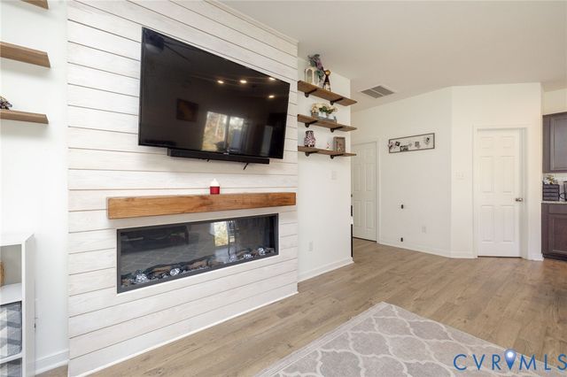 6524 Bolles Landing Ct, Chester, VA 23831