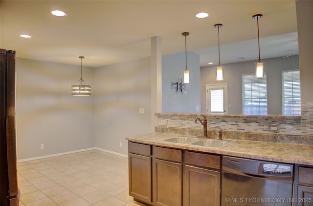 7313 S Gardenia Avenue, Broken Arrow, OK 74011