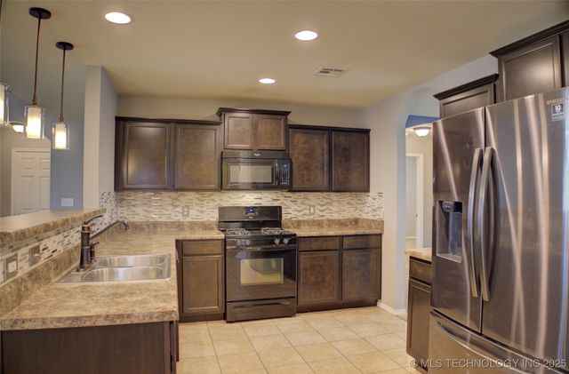 7313 S Gardenia Avenue, Broken Arrow, OK 74011