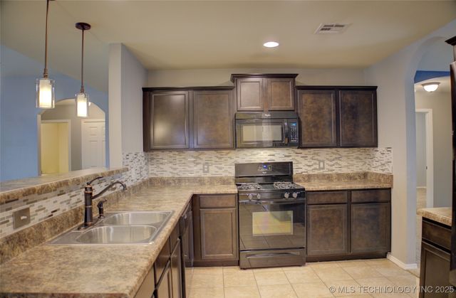 7313 S Gardenia Avenue, Broken Arrow, OK 74011