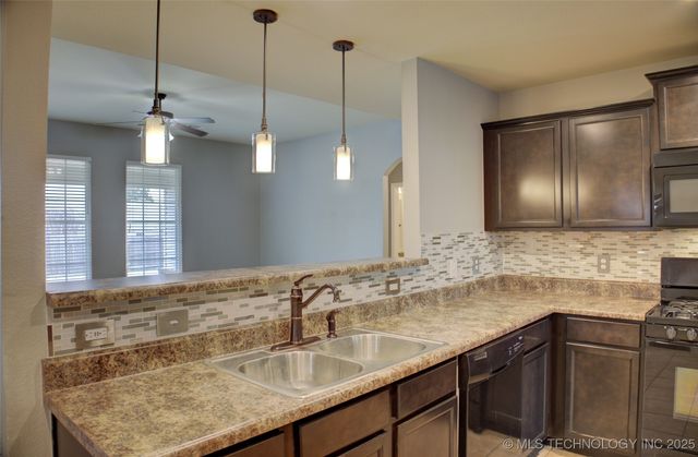 7313 S Gardenia Avenue, Broken Arrow, OK 74011