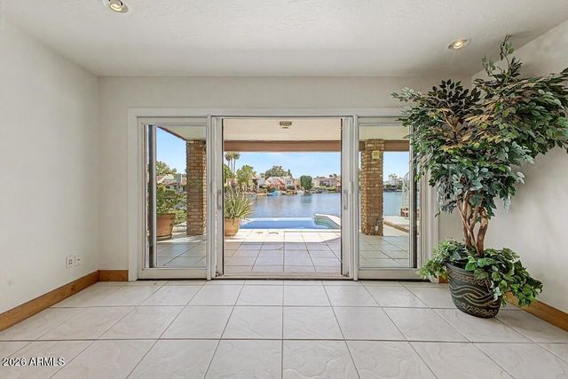 1071 E SANDPIPER Drive, Tempe, AZ 85283
