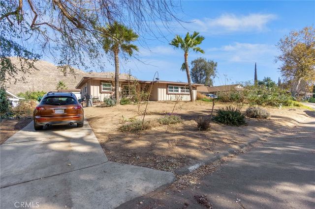 20409 Harvard Way, Riverside, CA 92507