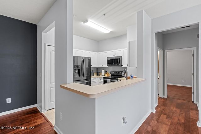 8601 BEACH Boulevard, 905, Jacksonville, FL 32216