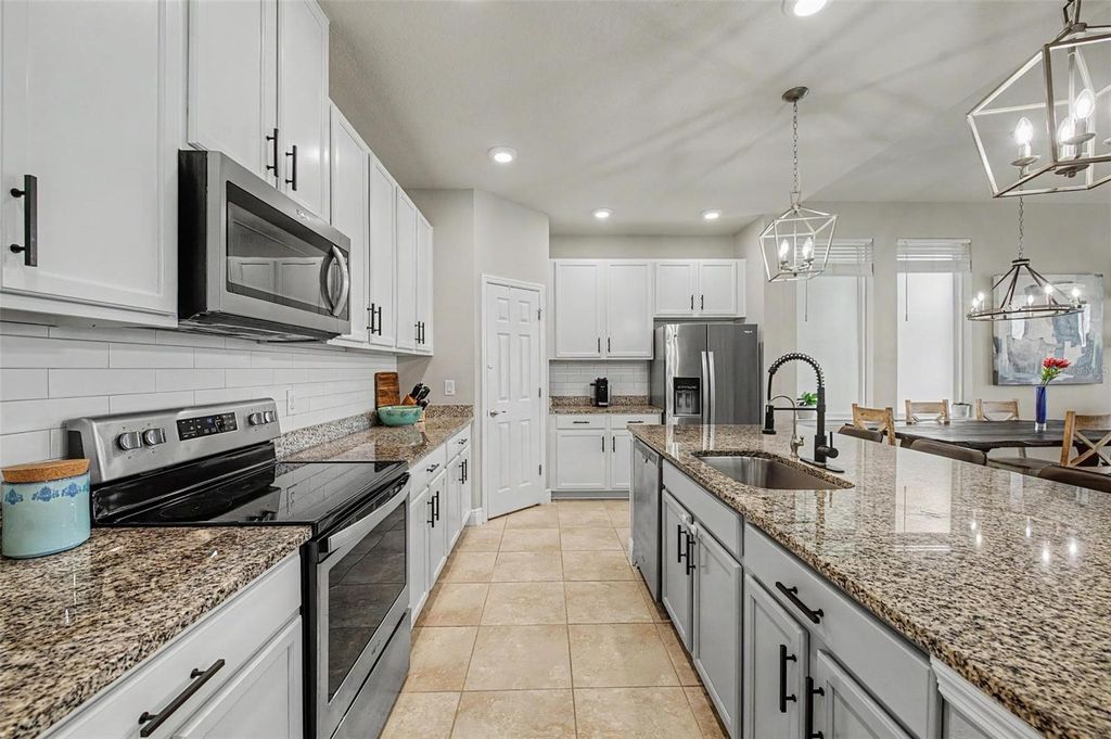 Image 13 of property listing at 11523 NAVEL ORANGE WAY, Tampa, FL 33626