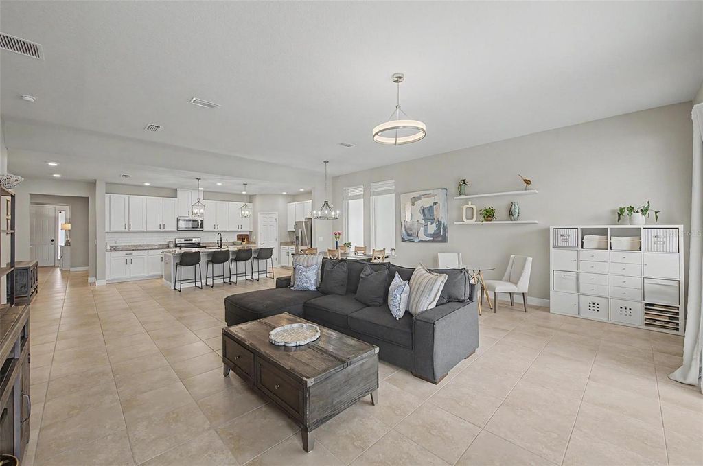 Image 16 of property listing at 11523 NAVEL ORANGE WAY, Tampa, FL 33626