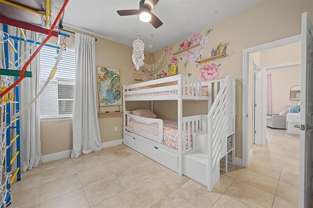 Image 6 of property listing at 11523 NAVEL ORANGE WAY, Tampa, FL 33626