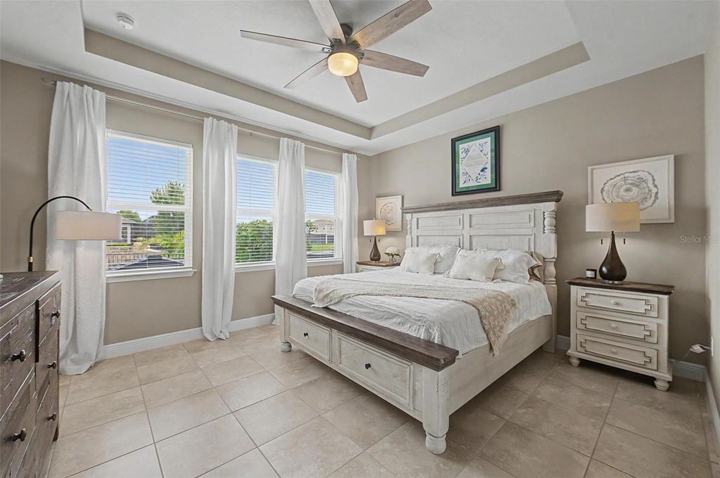 Image 8 of property listing at 11523 NAVEL ORANGE WAY, Tampa, FL 33626