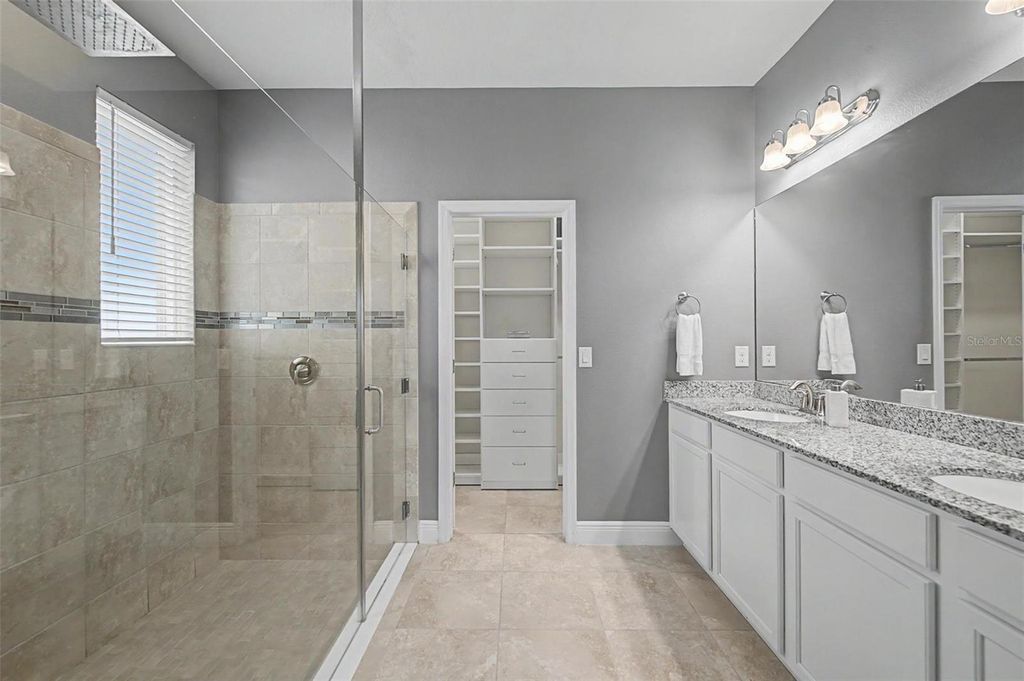 Image 9 of property listing at 11523 NAVEL ORANGE WAY, Tampa, FL 33626