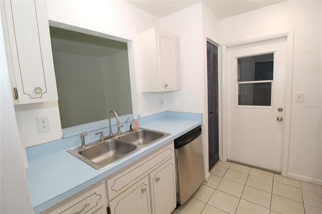 707 HUXLEY PLACE 7, Sun City Center, FL 33573