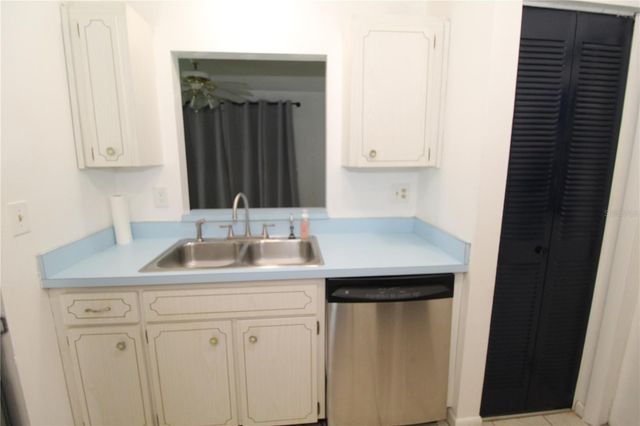707 HUXLEY PLACE 7, Sun City Center, FL 33573