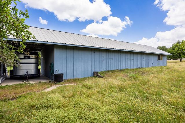 119 E Pecan Valley Rd, Center Point, TX 78010