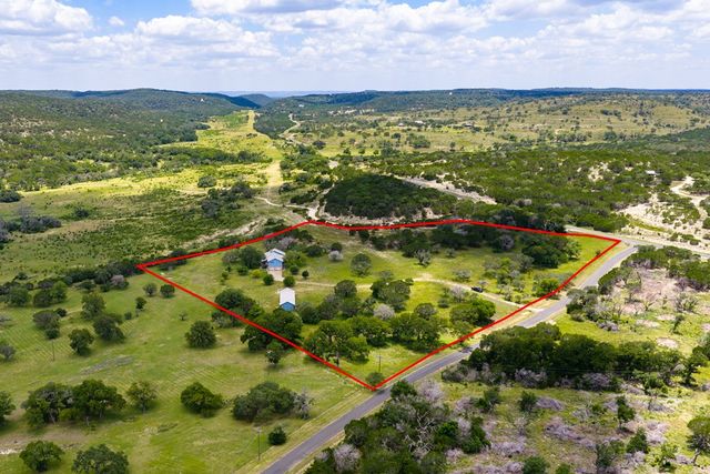 119 E Pecan Valley Rd, Center Point, TX 78010
