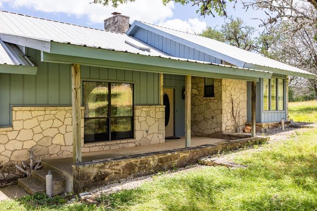 119 E Pecan Valley Rd, Center Point, TX 78010