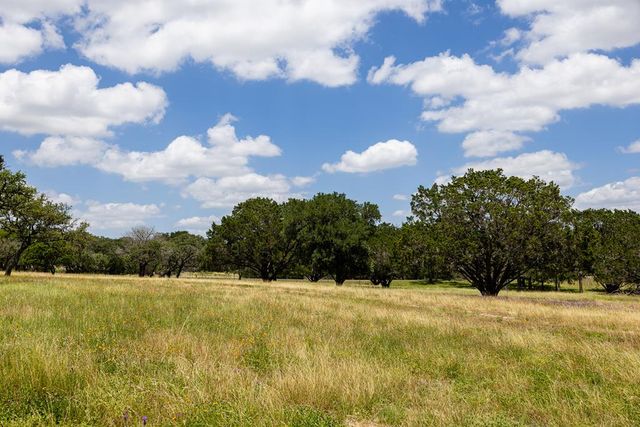 119 E Pecan Valley Rd, Center Point, TX 78010