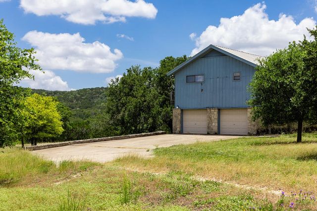 119 E Pecan Valley Rd, Center Point, TX 78010