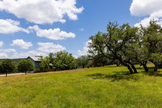 119 E Pecan Valley Rd, Center Point, TX 78010