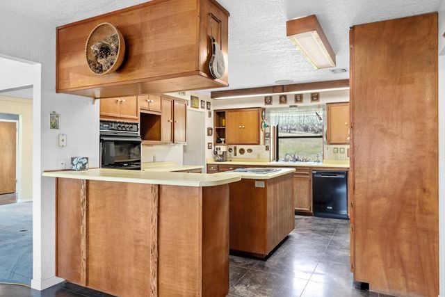 119 E Pecan Valley Rd, Center Point, TX 78010