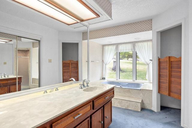 119 E Pecan Valley Rd, Center Point, TX 78010